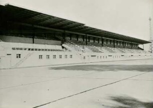 Alte Holzmann-Bauten, Avus-Tribüne