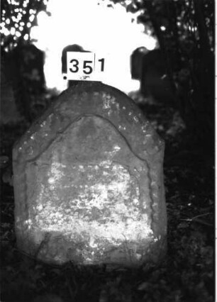 Grabstein 351