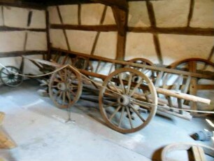 Gaden im Inneren - Arbeitsraum eines Wagenmachers mit gesammelten Werkzeugen und Exponaten (auch früher hatten Handwerker aus Sicherheitsgründen ihre Arbeitsräume in der Kirchenburg)