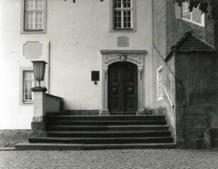 Bahnsdorf-Neudeck. Schloß (Landespolizeischule Brandenburg; 1521, 1711). Hofportal mit Vortreppe