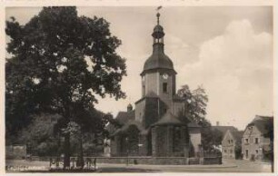 Leipzig-Leutzsch: Partie an der Kirche