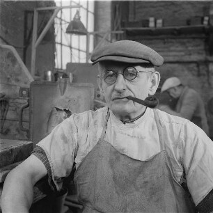 Berlin-Friedenau. Bildgießer der Bildgießerei Hermann Noack