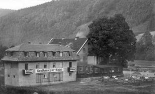 Gasthof Oberschlottwitz ein Jahr nach der Katastrophe am 8.7.1928 : Hochwasserkatastrophe vom 08.07.1927 im Müglitztal. Gasthaus "Zur Ruhe" in Oberschlottwitz ein Jahr nach der Katastrophe am 8.7.1928
