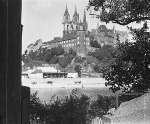 Meißen. Blick über die Elbe zum Burgberg