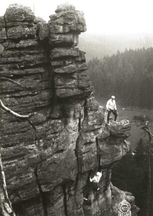 Sächsische Schweiz, Bielatal. Hauptwiesenstein. Seilschaft Rudolf Klemm an der Perrykante (Südkante, VIIa [VIIb]