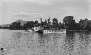 Personen-Seitenraddampfer "Schmilka" (1897, Werft Blasewitz) bei Lichtowitz gegen Deblik