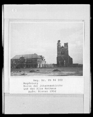 Magdeburg. Altes Rathaus und Ruine der Johanneskirche