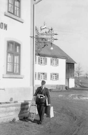 Freiburg: Bahnpostamt; Paketzustellung am Haus