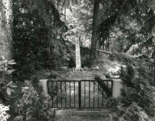 Schwarzenberg. Friedhof. Gedenkstele für gefallene Sowjetsoldaten. Stein, nach 1945