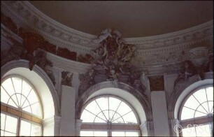 Berlin, Schloss Charlottenburg, Altes Schloss, Ovaler Saal, R. 211, Detail der Fenster und der Decke.