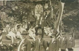 Die Neusser Scheibenschützen, Umzug nach Bundesschießen, 1929