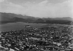 Stadt an der Küste : Blick auf Santos