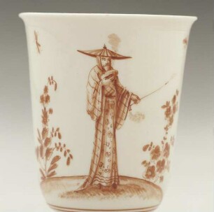 Service mit Chinoiserien — Kat. Nr. 13: Becher mit Unterschale — Becher
