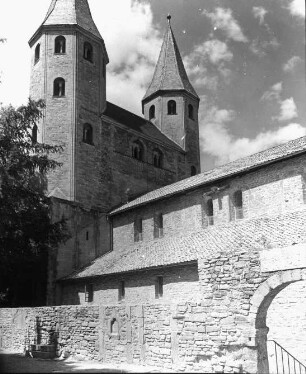Drübeck, ehem. Benediktinerinnen-Klosterkirche, heute St. Vitus, Außenansicht: Westwerk und Teil des Langhauses, Westbau: 1170-1180