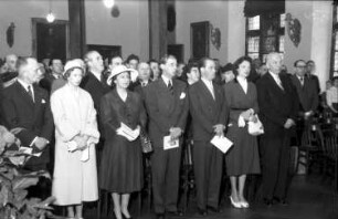 Freiburg: Kaufhaussaal; Ehrengäste mit Prinz Nicolae; von vorn