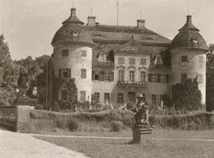 Milkel. Schloß. Vorderansicht