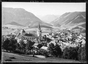 Österreich, Mariazell. Stadtteilansicht mit Basilika Mariä Geburt