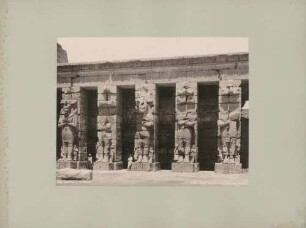 Reste der Osiris-Statuen in Theben in Ägypten