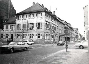 Privatgebäude, Straßen und Plätze in Karlsruhe. Adlerstraße/Kreuzung Markgrafenstraße