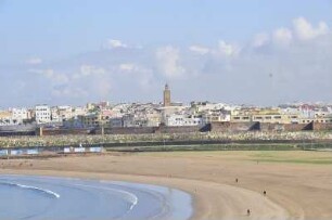 Blick nach Salé : Blick von Rabat über den Strand am Atlantik zur Nachbarstadt Salé, aufgenommen am 06.11.2008