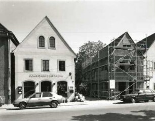 Radebeul, Altkötzschenbroda 20. Ehemaliger Dreiseithof (1805 bezeichnet). Wohnstallhaus (Familienzentrum) und Seitengebäude