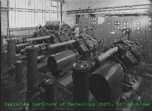 Motoraggregate der Firma Himmelwerk AG in der Versuchshalle des Instituts für Reaktorbauelemente (IRB)