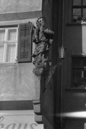 Karlstadt: Heiligenfigur am Haus