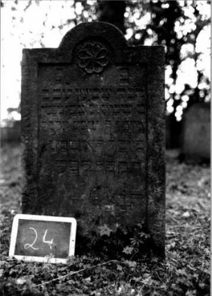 Grabstein 24 [Nir S. 46 Nr. 3.14]