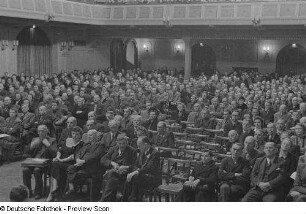 Publikum der Veranstaltung "Helft der Jugend schafft Lehrstellen"