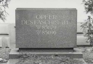 Gedenkstein für zwei namentlich unbekannte polnische Opfer des Faschismus