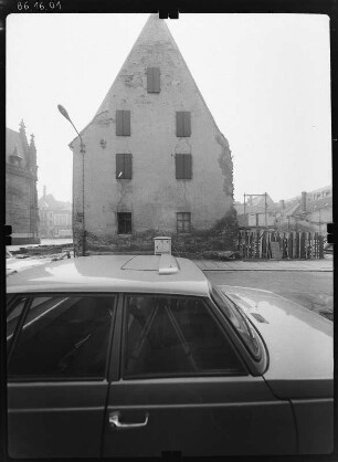 Zwickau, Domhof 8. Priesterhaus (Baubeginn 13. Jh.). Giebelfront (vom Schulgäßchen)