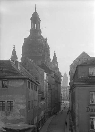 Straße Wohnhaus Kirche