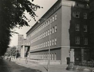 Rostock. Verwaltungsgebäude