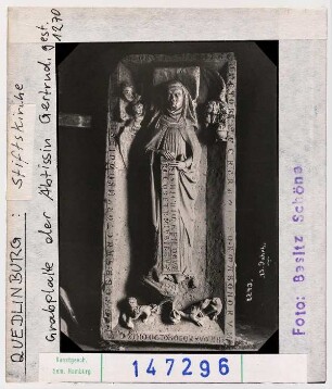 Quedlinburg: Stiftskirche: Grabplatte der Äbtissin Gertrud