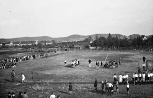 Coswig, Jaspisstraße / Weinböhlaer Straße. Schulkinder bei Spielen auf dem neuen Sportplatz (1923 eingeweiht)