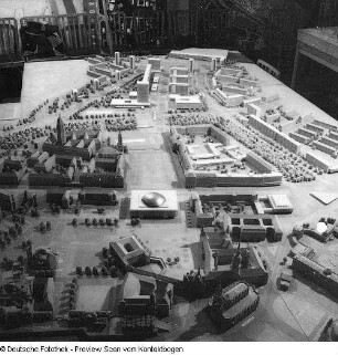 Weiterführung Aufbau Zentrum, diverse Modelle; Modell Rathaus; Modell Altmarkt, Prager Straße; Modell Pirnaischer Platz; Modell Fernsehturm