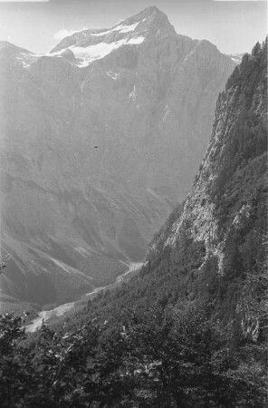 Bergmassiv : Ansicht eines Bergmassivs.