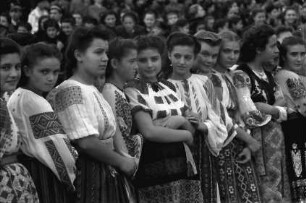 Craiova: Zuschauer, Mädchen aus Mehedinti, Oltenien