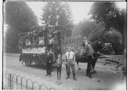 Erntedankfest in Sigmaringen 1935; In der Leopoldstraße Umzugswagen
