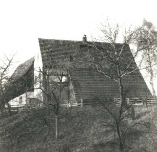 Dresden-Cossebaude, Krumme Gasse 5. Hakenhof (1656). Gartenansicht der Traufseite mit Schleppdach