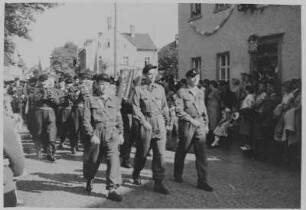 Demonstrationszug der Kampfgruppen des Eisenwerks Erla : Demonstrationszug der Kampfgruppen des Eisenwerks Erla