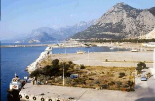 Antalya [Türkei]: Ankunft der MS Odessa, mit Panorama des Taurus-Gebirges