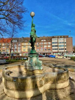 Hamburg: Wandsbek: Marktplatz: Puvogel-Brunnen