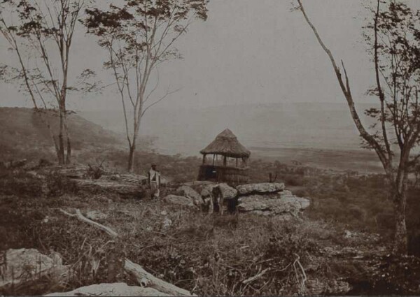 Aussichtshütte am Lagerplatz beim "berg der Perlen" mit Blick auf das Sindi - Tal nach N.