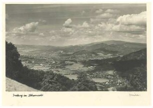 Aussicht über Freiburg im Breisgau und den Schwarzwald (aufgenommen vom Schauinsland [?])