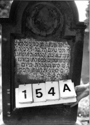 Grabstein 154 (Index: 100096005) Maße HxBxT: 116x52x22 cm Besonderheit: Kindergrab: Grabstein 154A
