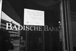 Raubüberfall auf die Zweigstelle der Badischen Bank in Mühlburg.