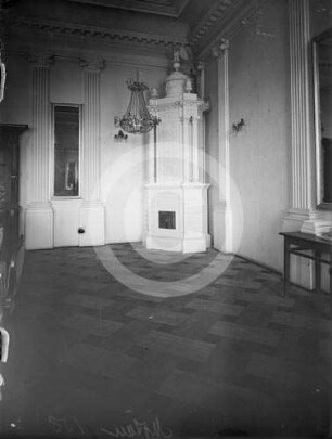 Zimmer mit Ofen im Palais Medem Mitau