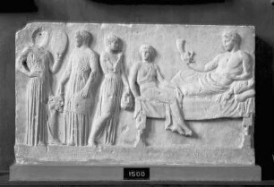 Weihrelief an Dionysos