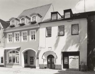 Wohnhaus mit Eiscafé